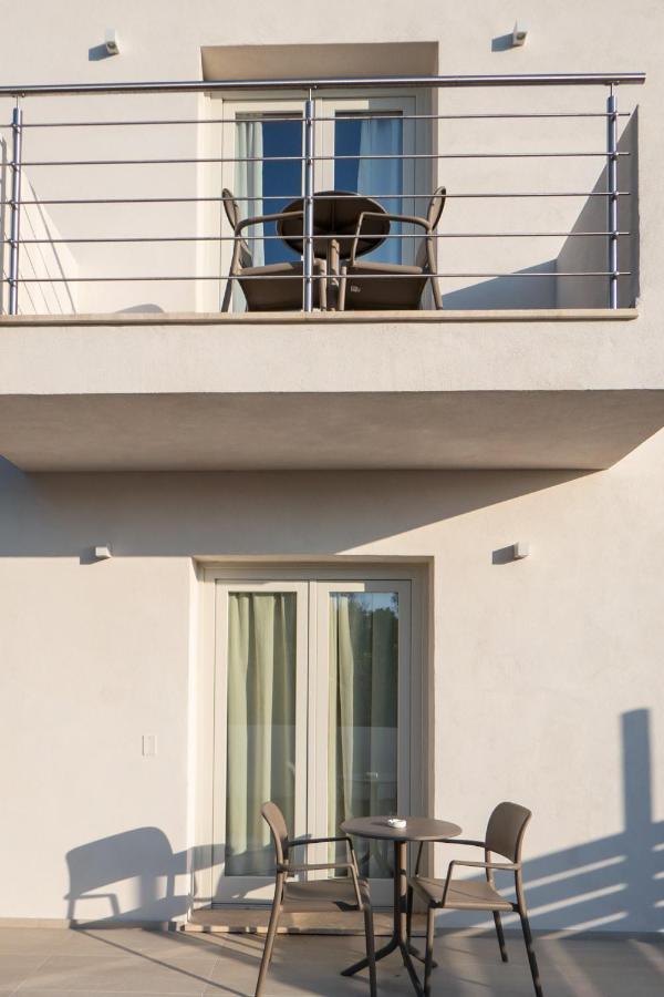 Villa Est San Teodoro  Exteriér fotografie